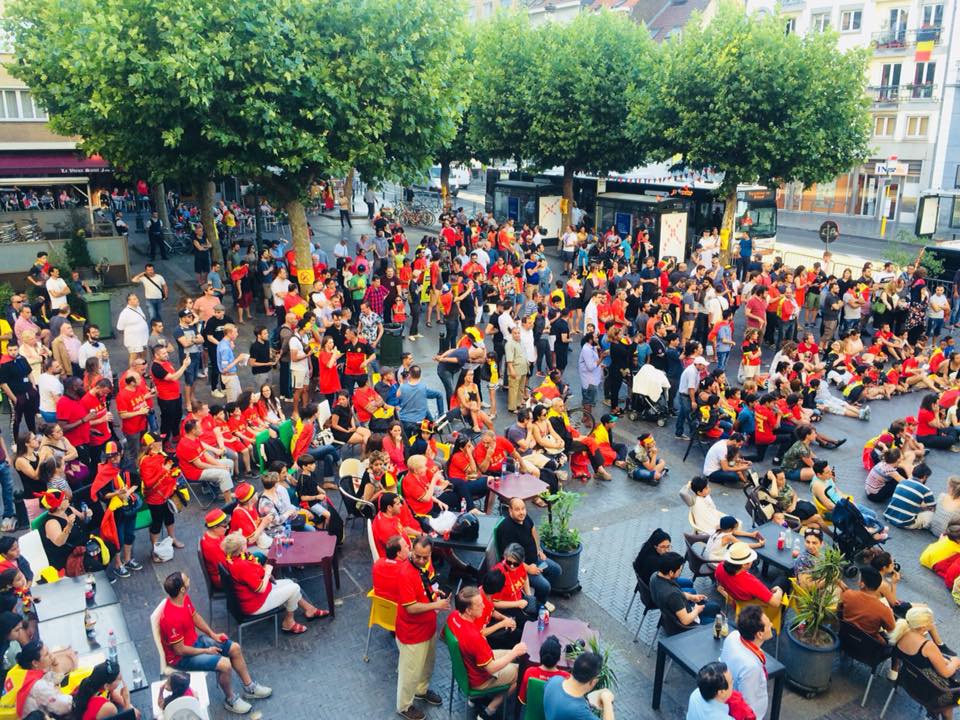 Supporters des diables rouges sur la place Saint-Josse