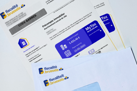 Image feuilles de fiscalité 